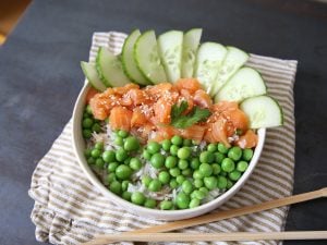 Chirashi de printemps petit pois, concombre et saumon