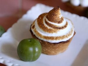 Tartelettes meringuées et leur coeur à la prune