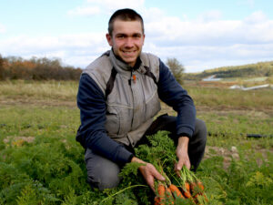 Anthony notre maraîcher en agriculture biologique des Monts du Lyonnais