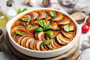 Tian provençal aux courgettes, tomates, aubergines et oignons