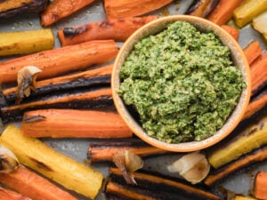 Pesto de fanes de carottes
